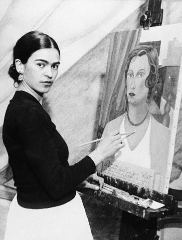 Frida Kahlo - La estetica del Dolor [autor: INEFABLEMENTEROTICA] Frida Kahlo en 1931